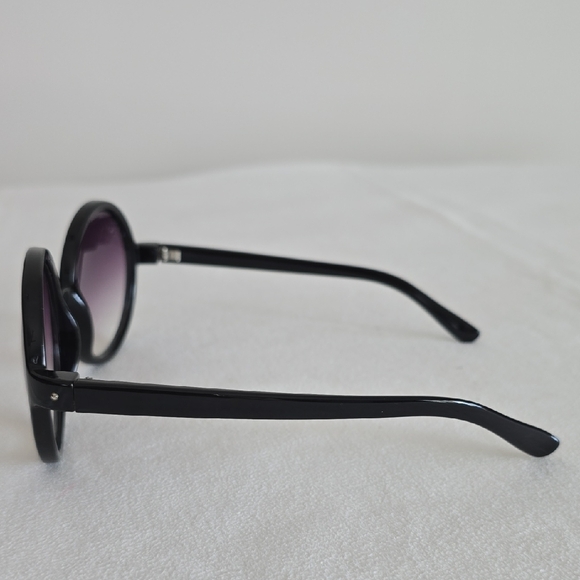 Black Round Frame Sunglasses with Gradient Purple Lenses main image 4
